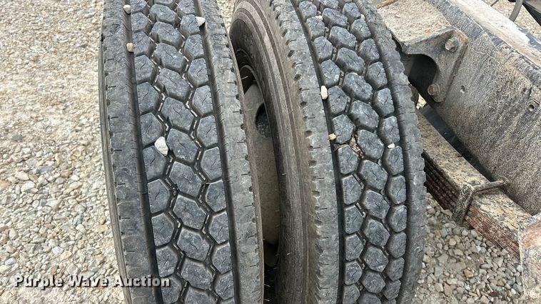 image for item ET3267 2006 Ford F750 Super Duty XL truck cab and chassis