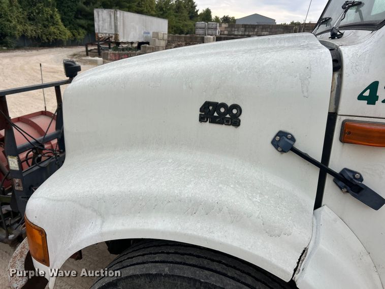 image for item ET3331 1994 International 4700 dump truck