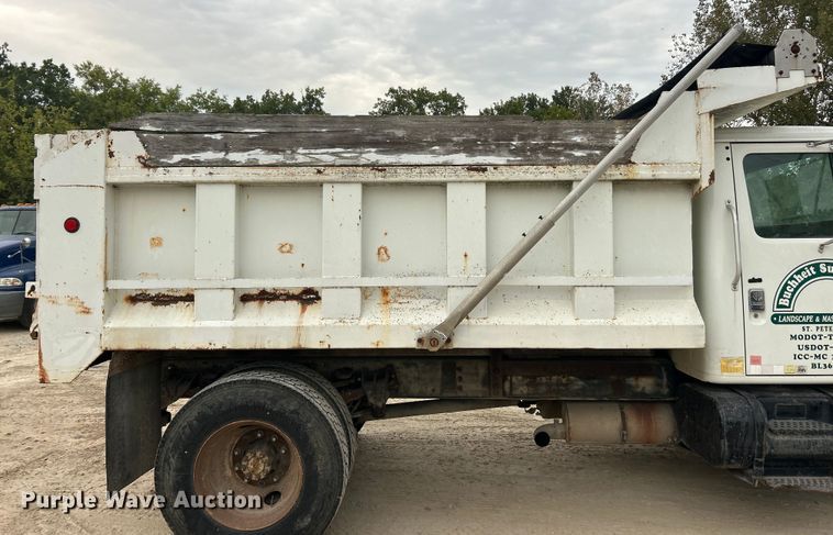 image for item ET3331 1994 International 4700 dump truck