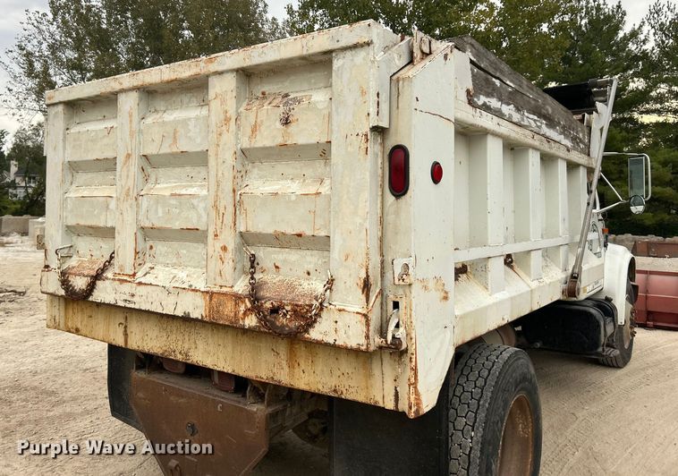 image for item ET3331 1994 International 4700 dump truck