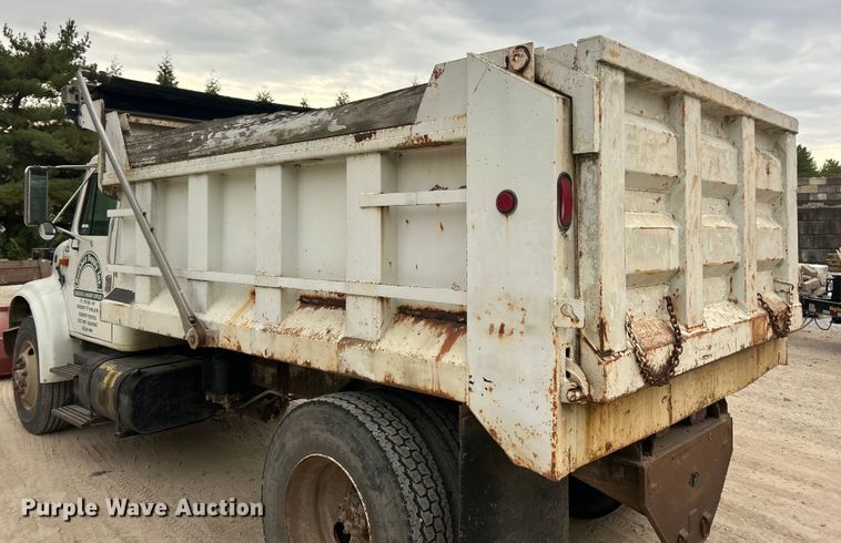 image for item ET3331 1994 International 4700 dump truck