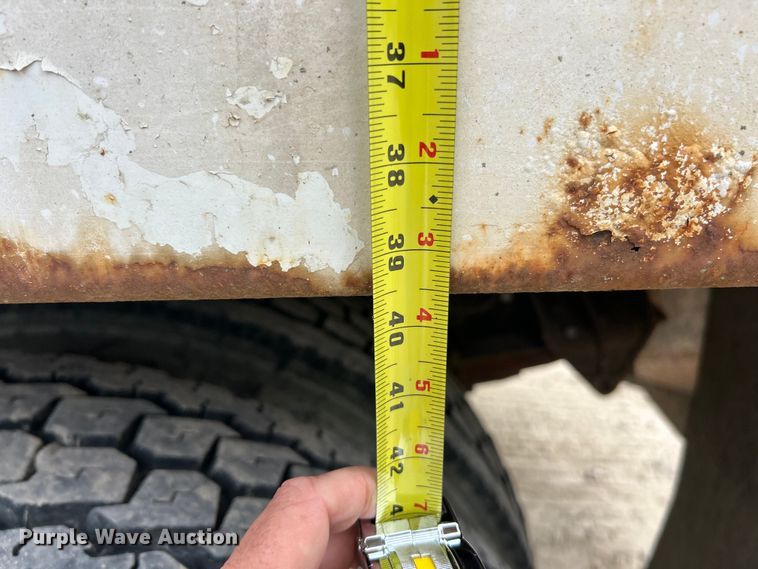 image for item ET3331 1994 International 4700 dump truck