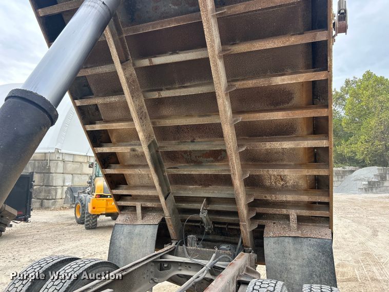 image for item ET3331 1994 International 4700 dump truck