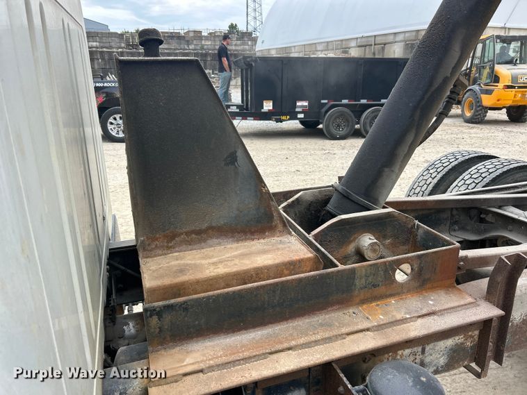 image for item ET3331 1994 International 4700 dump truck