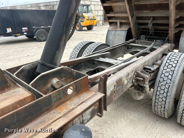 image for item ET3331 1994 International 4700 dump truck