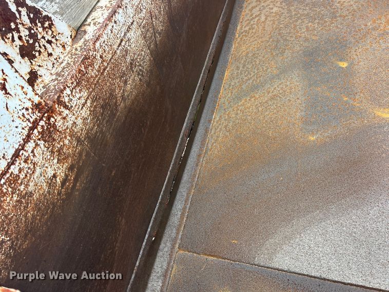 image for item ET3331 1994 International 4700 dump truck