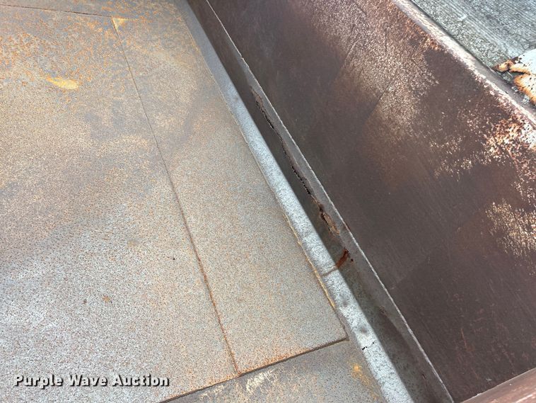 image for item ET3331 1994 International 4700 dump truck