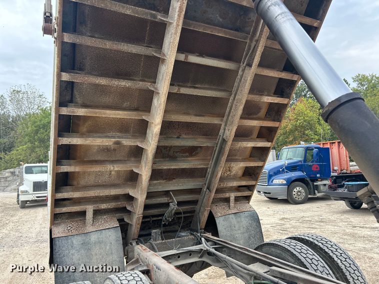 image for item ET3331 1994 International 4700 dump truck