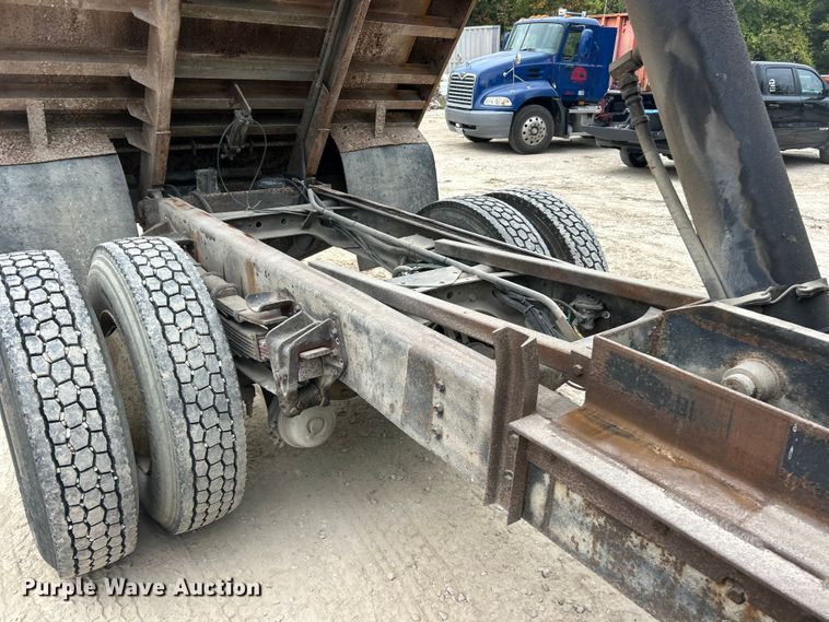 image for item ET3331 1994 International 4700 dump truck