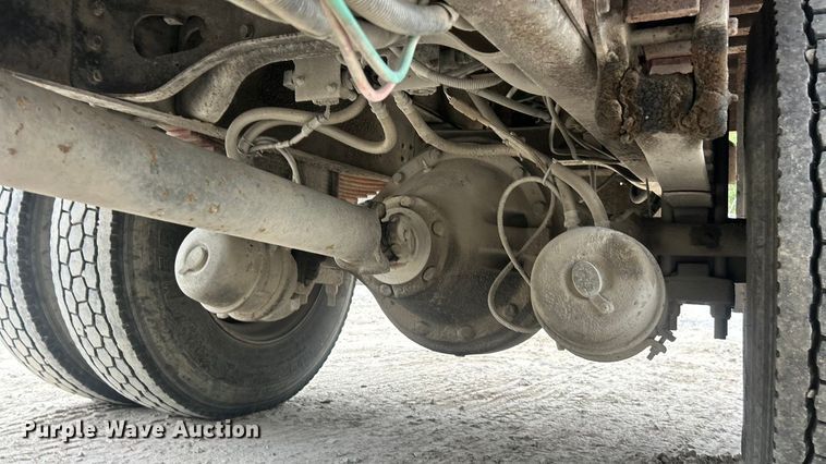 image for item ET3331 1994 International 4700 dump truck