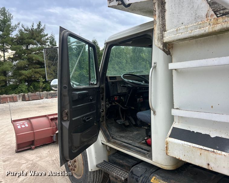 image for item ET3331 1994 International 4700 dump truck