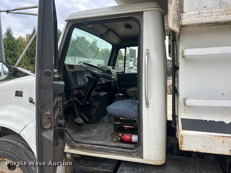 image for item ET3331 1994 International 4700 dump truck