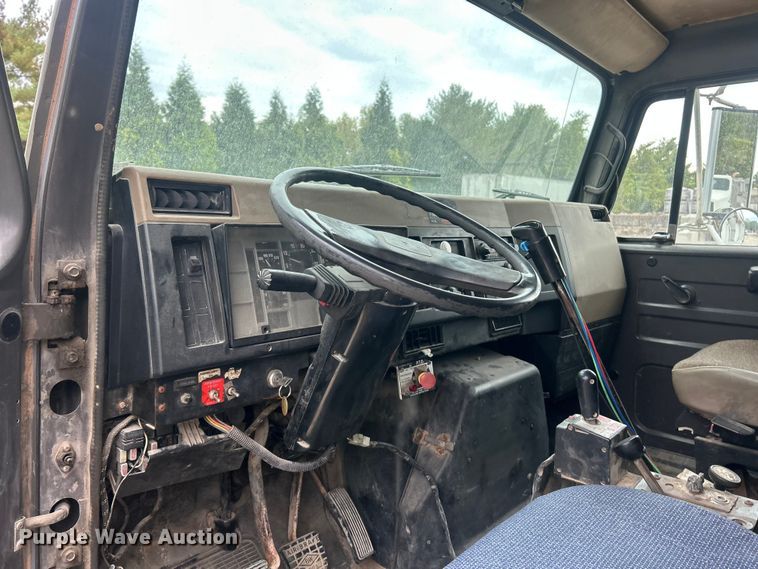 image for item ET3331 1994 International 4700 dump truck