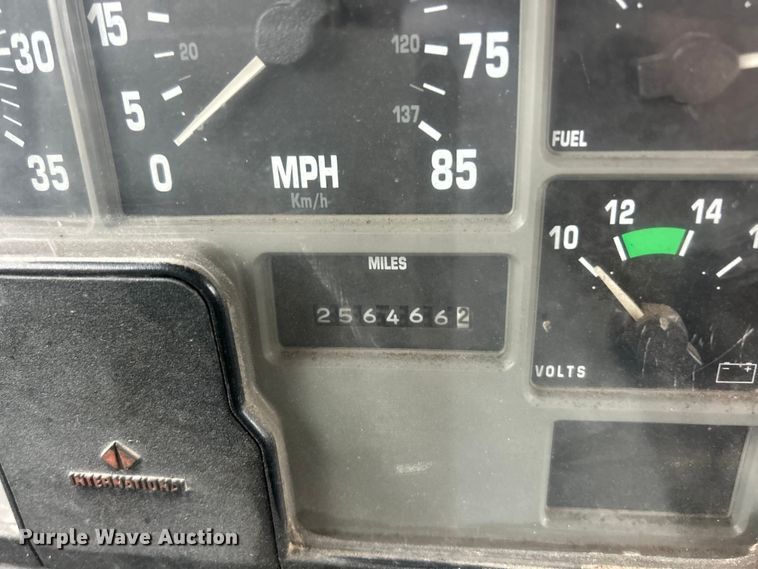 image for item ET3331 1994 International 4700 dump truck