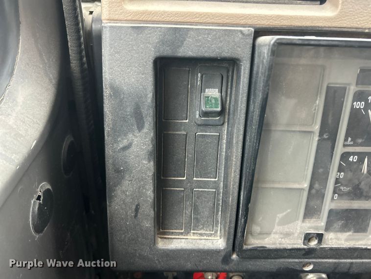 image for item ET3331 1994 International 4700 dump truck