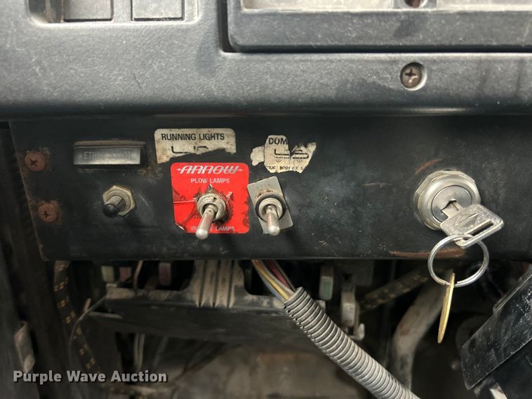 image for item ET3331 1994 International 4700 dump truck