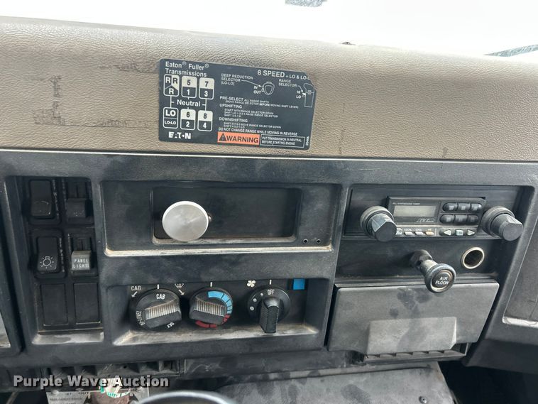 image for item ET3331 1994 International 4700 dump truck