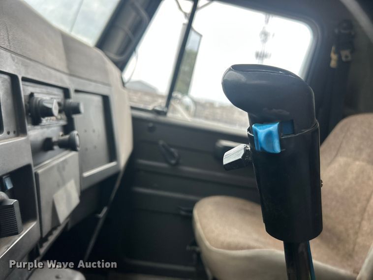 image for item ET3331 1994 International 4700 dump truck