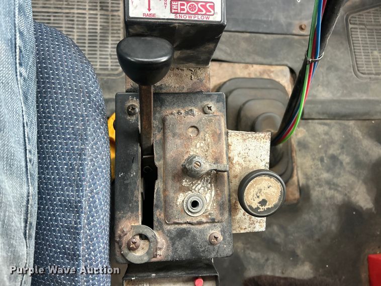 image for item ET3331 1994 International 4700 dump truck