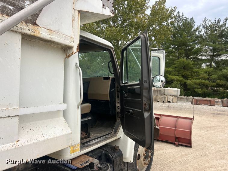 image for item ET3331 1994 International 4700 dump truck
