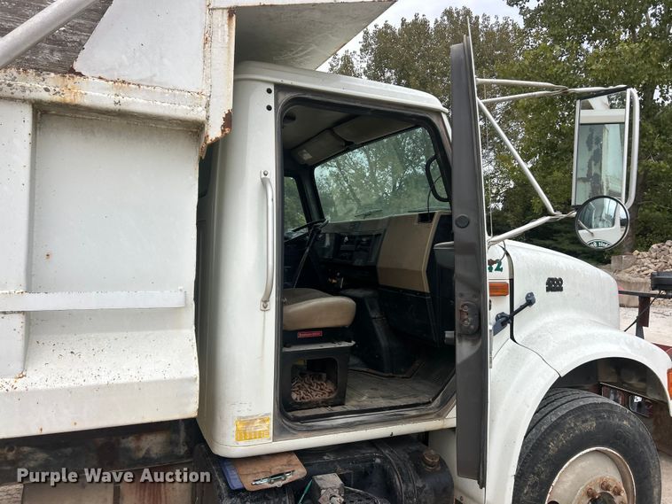 image for item ET3331 1994 International 4700 dump truck