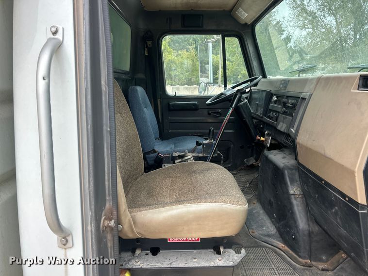 image for item ET3331 1994 International 4700 dump truck