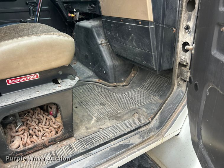 image for item ET3331 1994 International 4700 dump truck