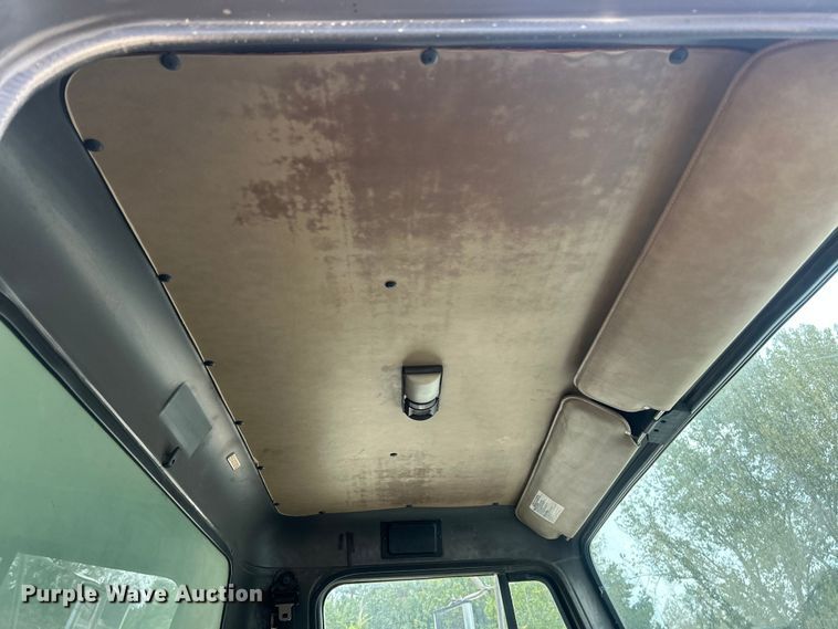 image for item ET3331 1994 International 4700 dump truck