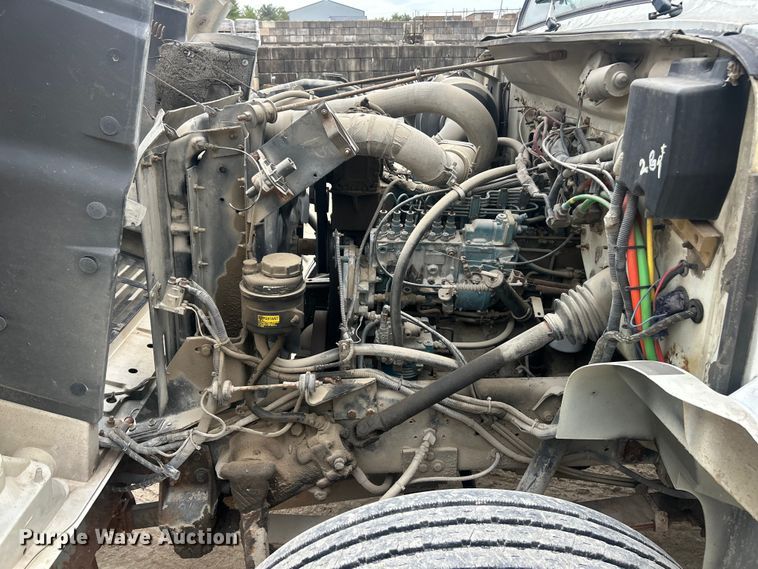 image for item ET3331 1994 International 4700 dump truck