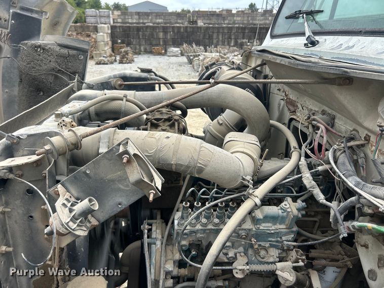 image for item ET3331 1994 International 4700 dump truck