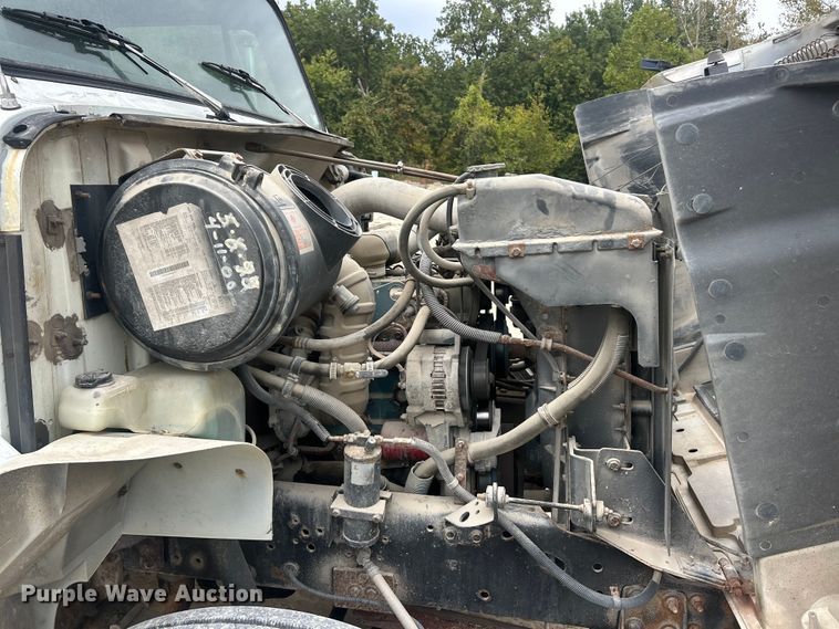 image for item ET3331 1994 International 4700 dump truck