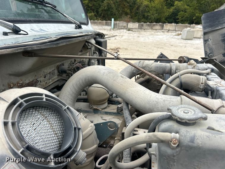 image for item ET3331 1994 International 4700 dump truck