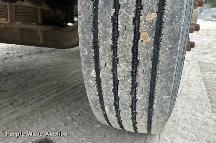 image for item ET3331 1994 International 4700 dump truck