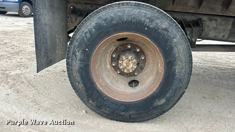 image for item ET3331 1994 International 4700 dump truck