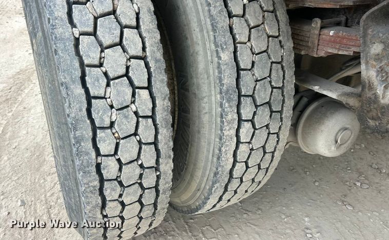 image for item ET3331 1994 International 4700 dump truck