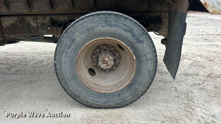 image for item ET3331 1994 International 4700 dump truck