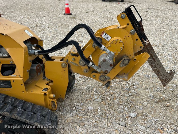 image for item ET3337 2017 Vermeer SPX25 vibratory cable plow