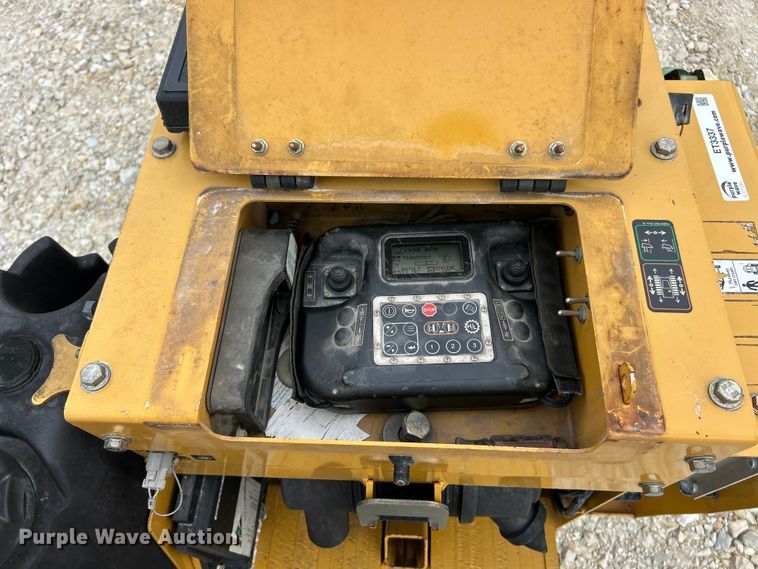 image for item ET3337 2017 Vermeer SPX25 vibratory cable plow