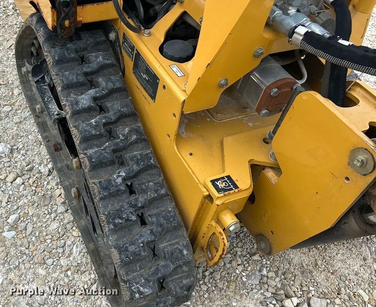 image for item ET3337 2017 Vermeer SPX25 vibratory cable plow