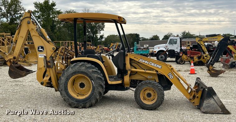 RETROEXCAVADORA 2004 JOHN DEERE 110