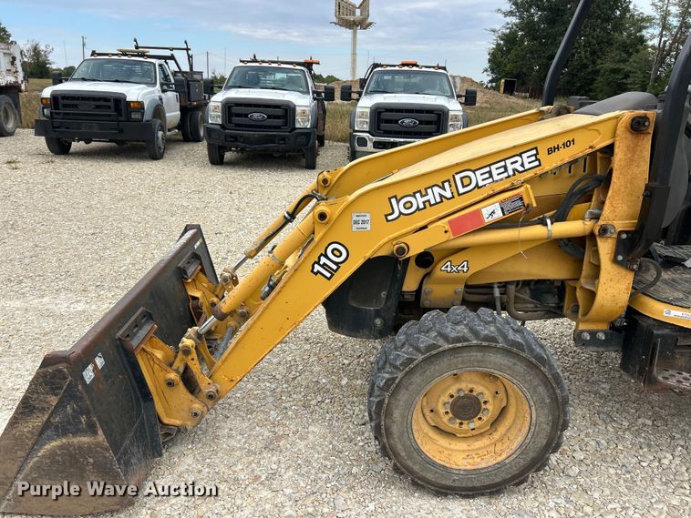 image for item ET3338 2004 John Deere 110 backhoe