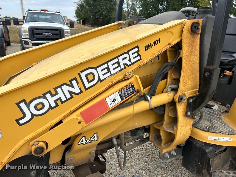 image for item ET3338 2004 John Deere 110 backhoe