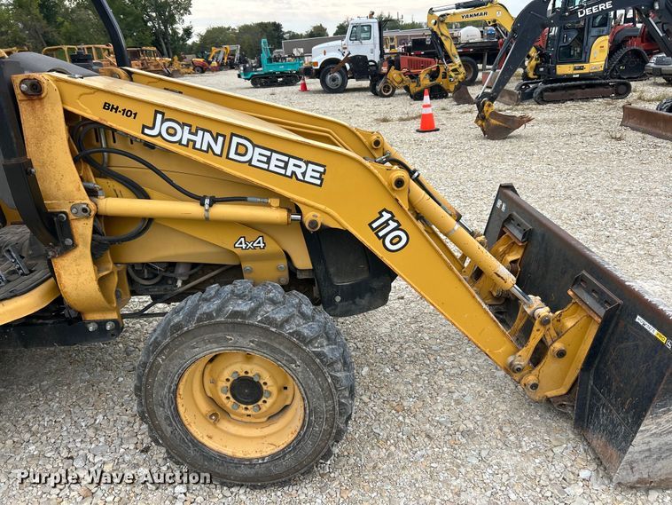 image for item ET3338 2004 John Deere 110 backhoe