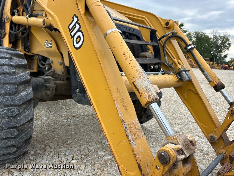 image for item ET3338 2004 John Deere 110 backhoe