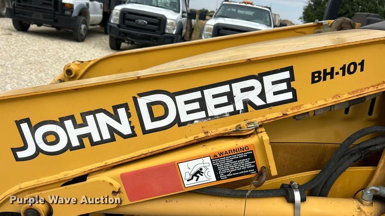 image for item ET3338 2004 John Deere 110 backhoe