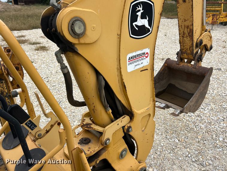 image for item ET3338 2004 John Deere 110 backhoe