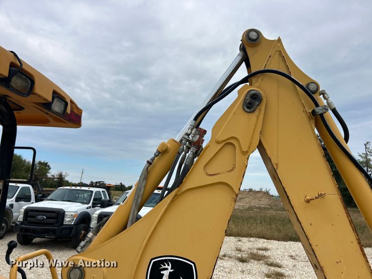 image for item ET3338 2004 John Deere 110 backhoe