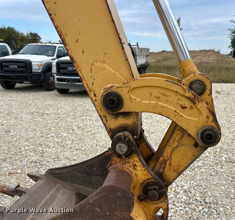 image for item ET3338 2004 John Deere 110 backhoe