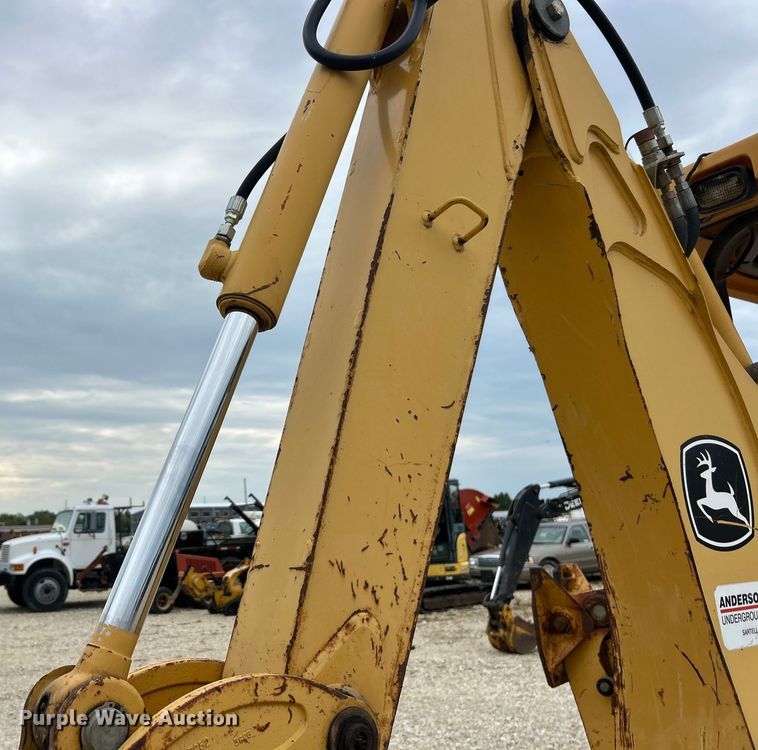image for item ET3338 2004 John Deere 110 backhoe