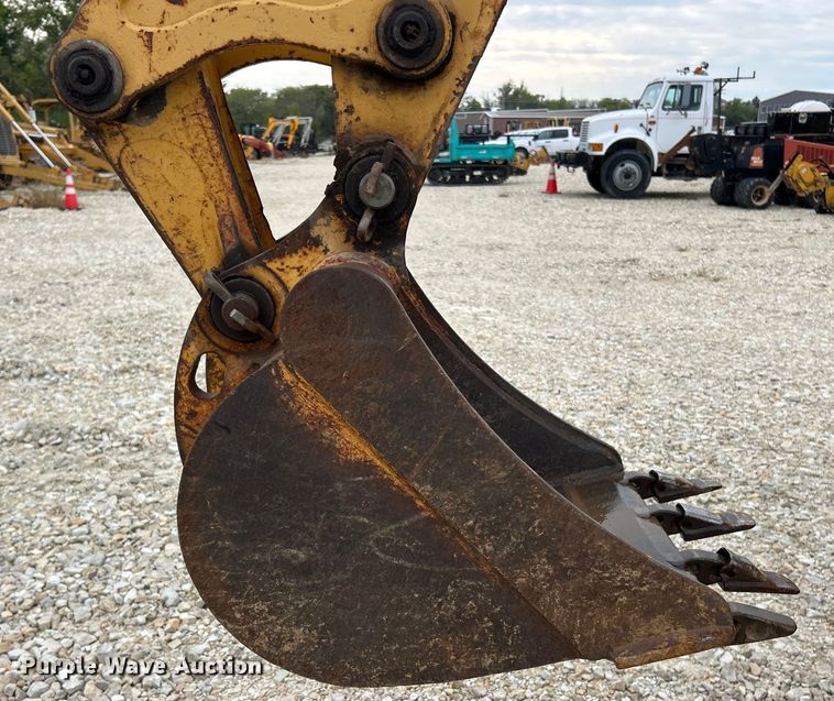 image for item ET3338 2004 John Deere 110 backhoe